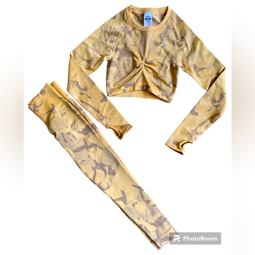 Brand new Gym shark camo long sleeve crop and leggings size xs